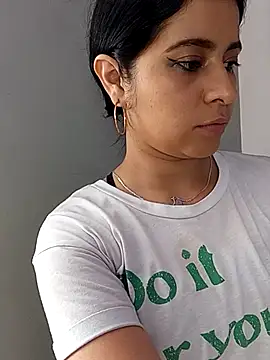 Snapshot of ValerieLove_ chatting on 2, 11, 2025 ValerieLove online show from 2, 11, 2025