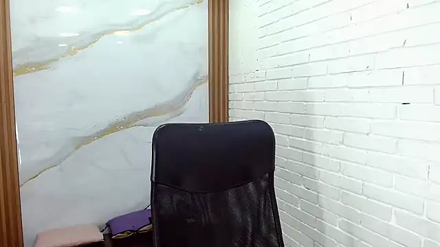 Penelopee Rouse online show from 14, 12, 2025