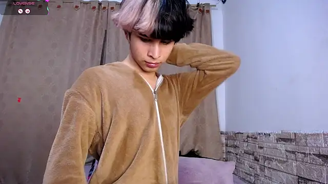 DaraKat18 online show from 9, 4, 2026