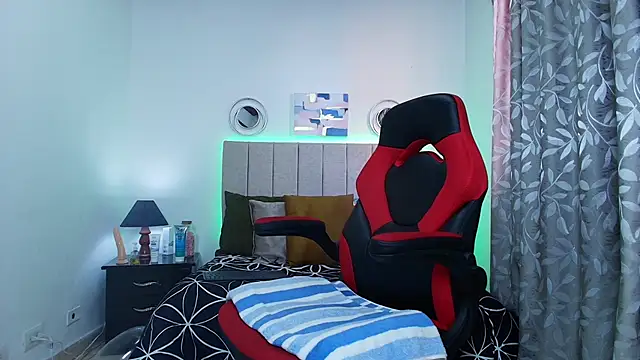 Naomi Redd online show from 12, 9, 2025