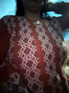 Snapshot of your_favourite_bhabhi chatting on 4, 11, 2025 your favourite bhabhi online show from 4, 11, 2025