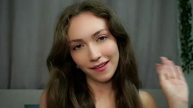 ZeniaBolich online show from 24, 9, 2025