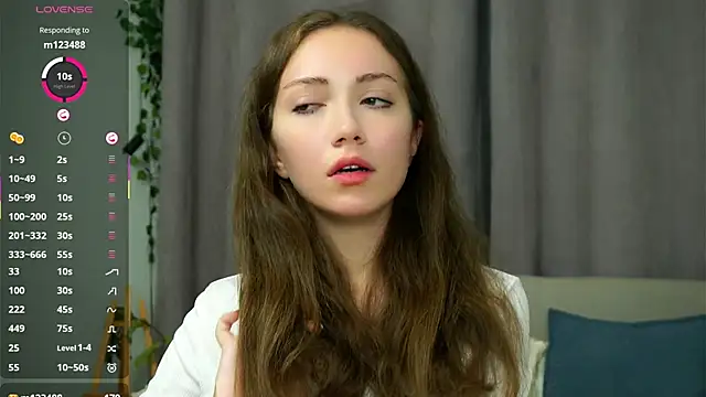 ZeniaBolich online show from 3, 10, 2025