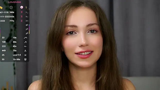 ZeniaBolich online show from 5, 10, 2025