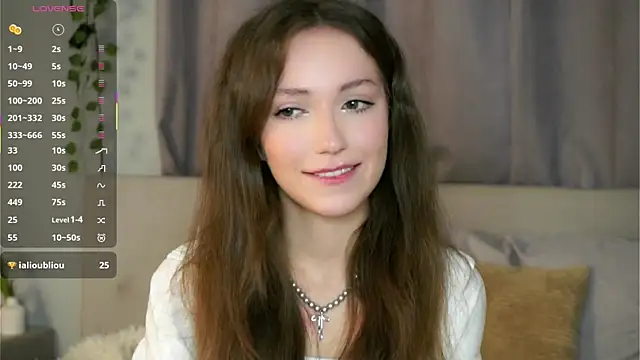 ZeniaBolich online show from 11, 10, 2025