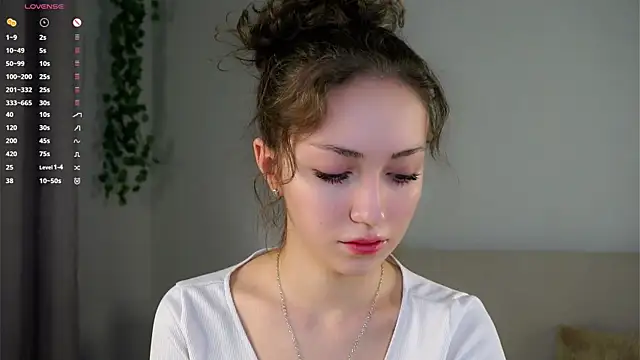 ZeniaBolich online show from 28, 11, 2025