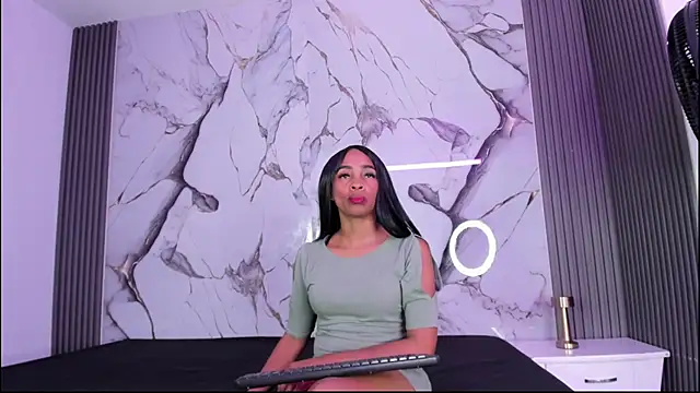 Snapshot of Hillarytonsonx chatting on 10, 9, 2025 Hillarytonsonx online show from 10, 9, 2025