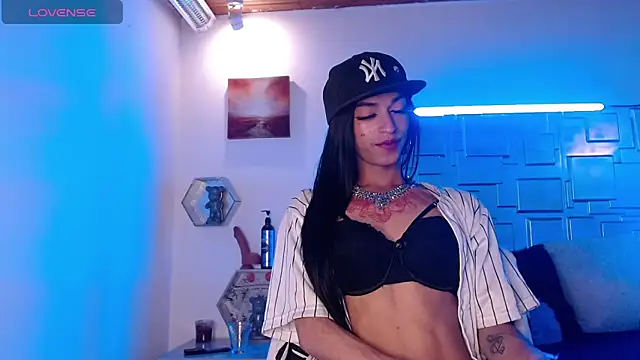 Trinity Knox online show from 21, 10, 2025