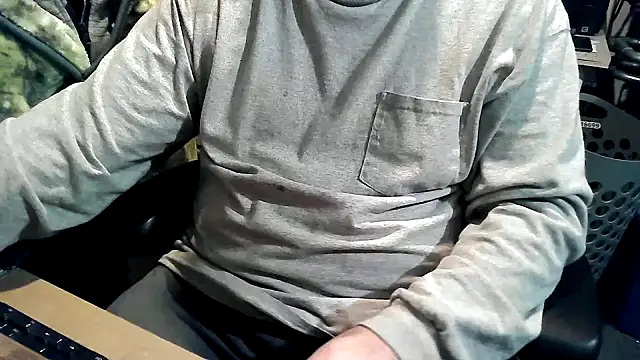 Snapshot of georgew62 chatting on 12, 10, 2025 georgew62 online show from 12, 10, 2025