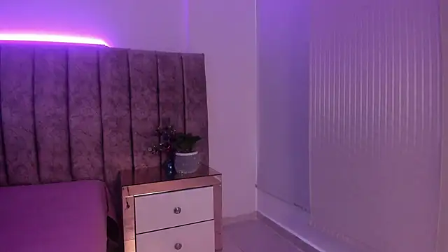 Ambeer fox  online show from 21, 4, 2026