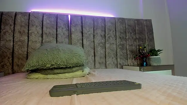 Ambeer fox  online show from 24, 4, 2026