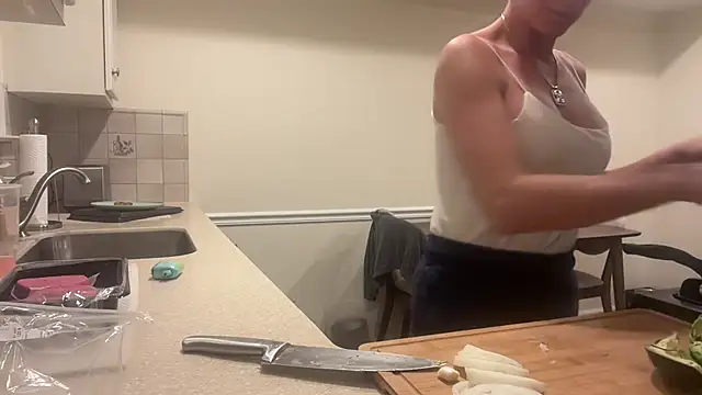 Snapshot of NurseStephania chatting on 7, 10, 2025 NurseStephania online show from 7, 10, 2025