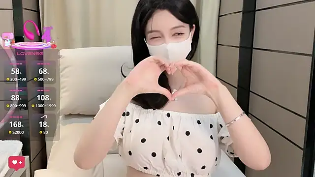 Snapshot of _Ling_Ling chatting on 8, 10, 2025 Ling Ling online show from 8, 10, 2025