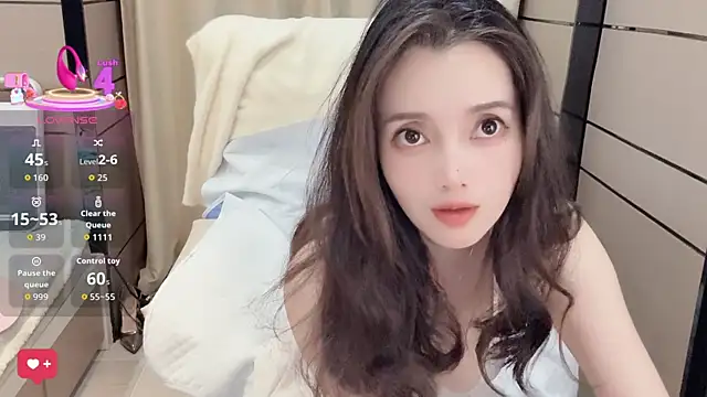 Snapshot of _Ling_Ling chatting on 8, 11, 2025 Ling Ling online show from 8, 11, 2025