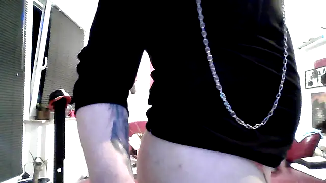 hellgirl1980 online show from 9, 9, 2025