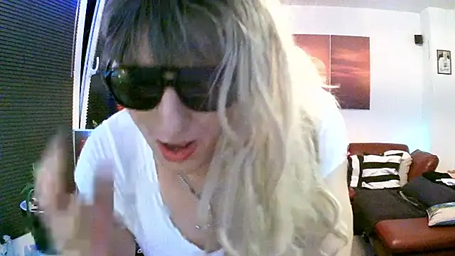 hellgirl1980 online show from 8, 11, 2025