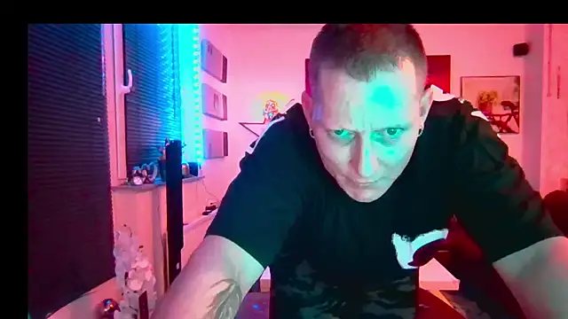 hellgirl1980 online show from 19, 4, 2026