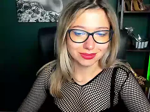 Snapshot of loveHeidi chatting on 3, 8, 2026 loveHeidi online show from 3, 8, 2026