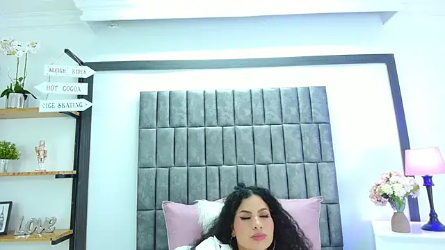 Skyler Fox  online show from 14, 1, 2026