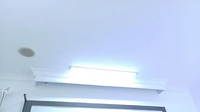 Skyler Fox  online show from 21, 4, 2026