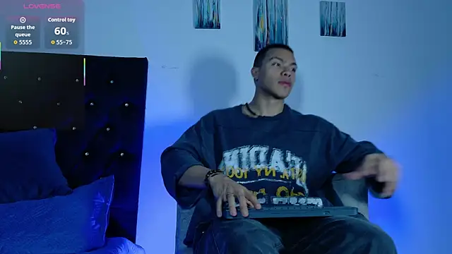 adriel escalante online show from 20, 4, 2026