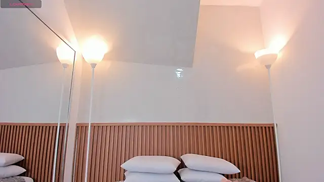 nicol giraldoo online show from 10, 1, 2026