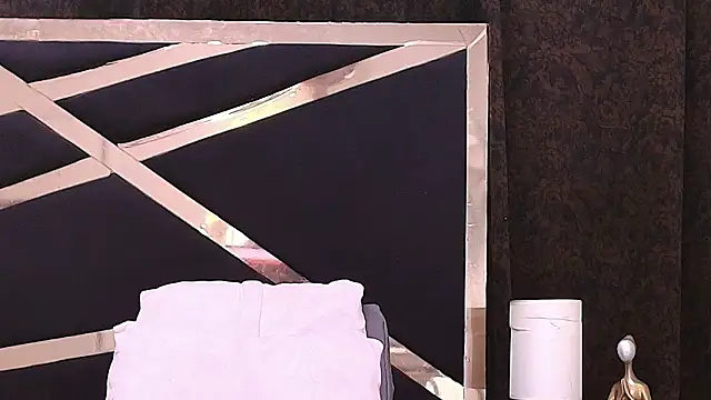 luna brown7 online show from 12, 2, 2026