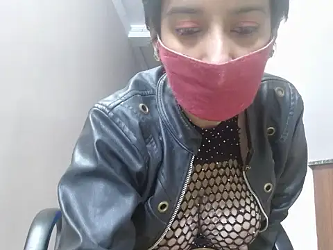 Snapshot of suzen_night chatting on 4, 12, 2025 suzen night online show from 4, 12, 2025