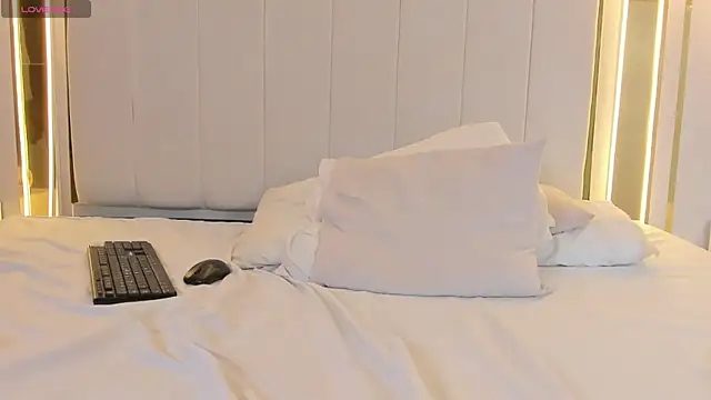 naughtyrose vc online show from 18, 4, 2026