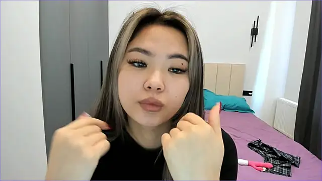 Snapshot of Maakimita chatting on 28, 10, 2025 Maakimita online show from 28, 10, 2025