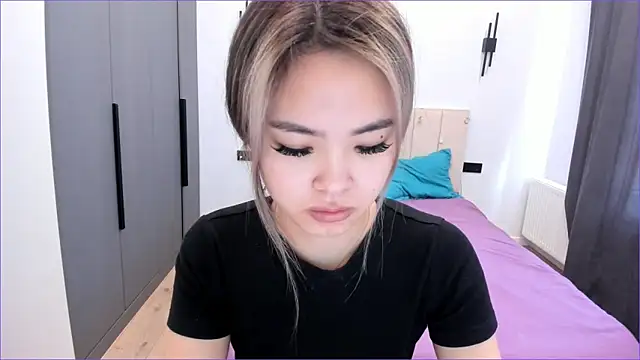 Snapshot of Maakimita chatting on 18, 11, 2025 Maakimita online show from 18, 11, 2025