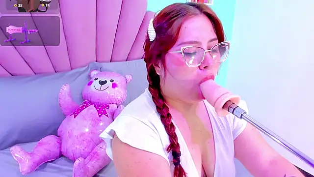 Snapshot of alana_glasses chatting on 30, 9, 2025 alana glasses online show from 30, 9, 2025