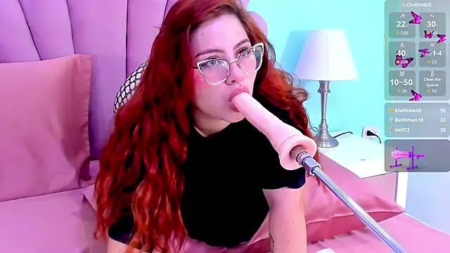 Snapshot of alana_glasses chatting on 1, 10, 2025 alana glasses online show from 1, 10, 2025