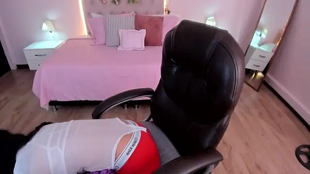 Mariam Lopez   online show from 28, 4, 2026