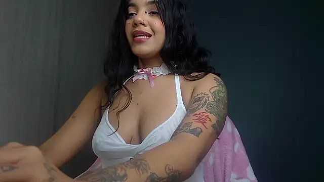 Snapshot of ObeyVal chatting on 8, 10, 2025 ObeyVal online show from 8, 10, 2025