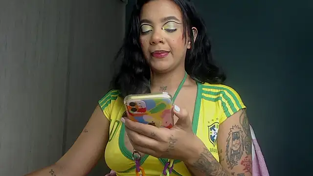 Snapshot of ObeyVal chatting on 11, 10, 2025 ObeyVal online show from 11, 10, 2025