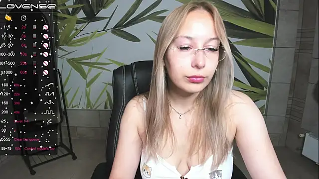 Snapshot of dina_sunshine chatting on 20, 9, 2025 dina sunshine online show from 20, 9, 2025