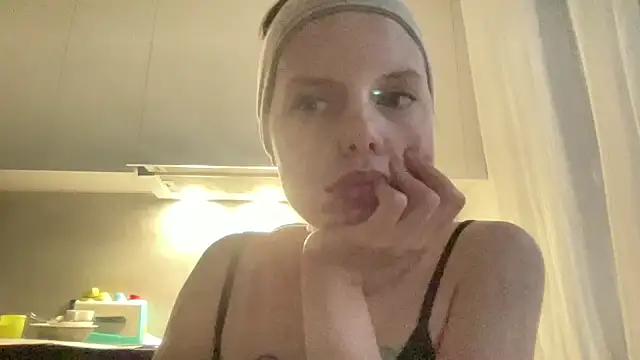 Snapshot of Rayonaa chatting on 2, 7, 2026 Rayonaa online show from 2, 7, 2026