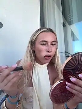 SexySaraxxoo online show from 12, 6, 2026