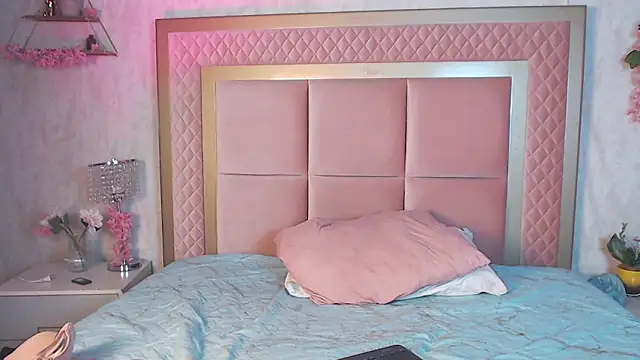 Lunabellee  online show from 6, 3, 2026