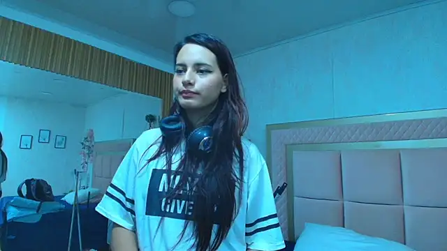 Lunabellee  online show from 8, 3, 2026