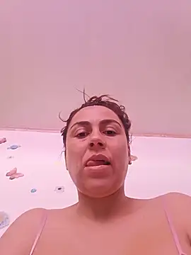 Snapshot of vanessa-titisM chatting on 4, 6, 2026 vanessa-titisM online show from 4, 6, 2026