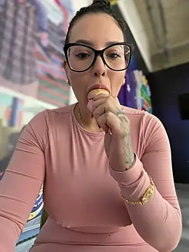 GabyMejiaa online show from 8, 6, 2026