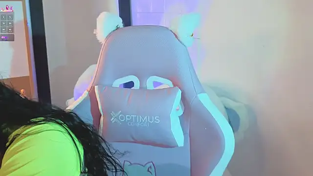 ashlynnlowe  online show from 22, 4, 2026