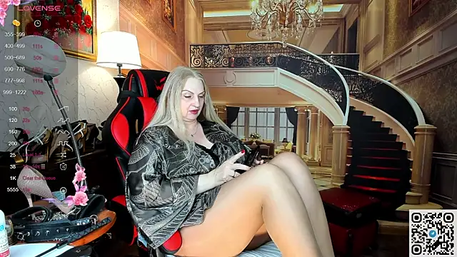 Nina Devillle online show from 25, 5, 2026