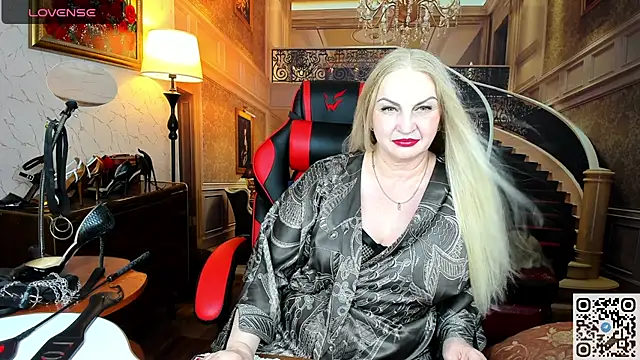 Nina Devillle online show from 19, 7, 2026