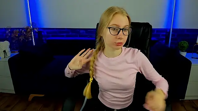 Alina Blonde online show from 24, 9, 2025