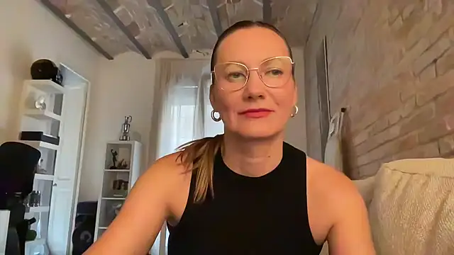 Feyoraa online show from 26, 7, 2026