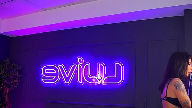 Snapshot of YuliaDesirevska chatting on 11, 11, 2025 YuliaDesirevska online show from 11, 11, 2025