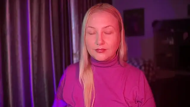 BikiHellena online show from 19, 12, 2025